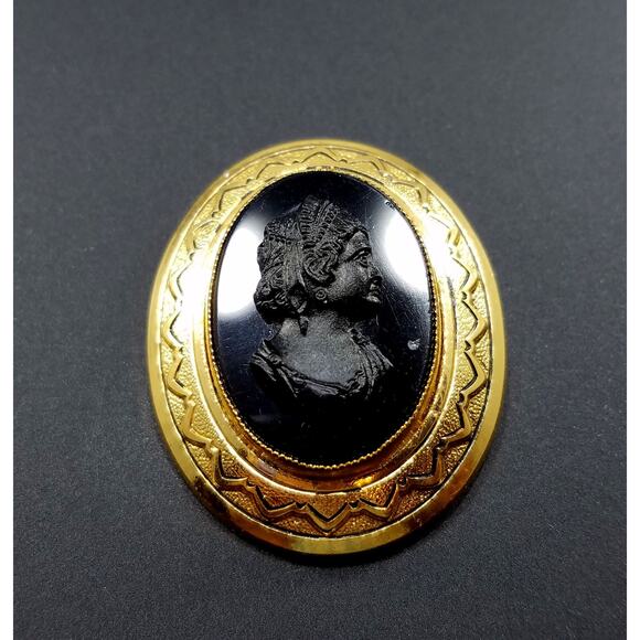 1960s Black Glass Cameo Brooch – Gold Plated Vintage Beauty - Picture 9 of 10